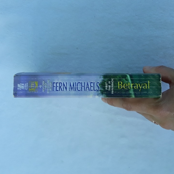 Betrayal, a paperback book written by Fern Michaels Copyright 2011 - Picture 4 of 6